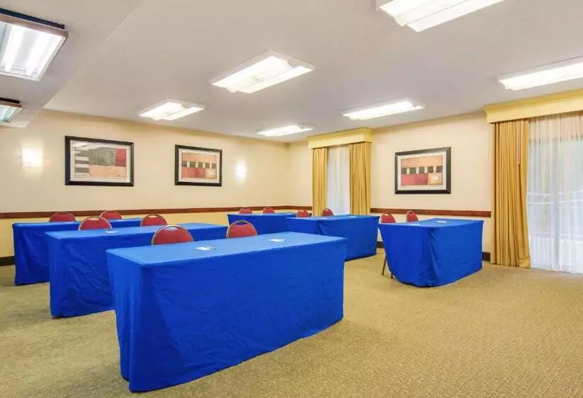 Отель Comfort Inn Roswelldunwoody