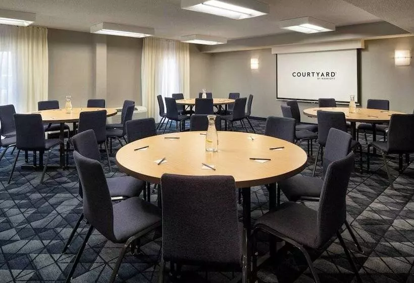 酒店 Courtyard By Marriott Bakersfield