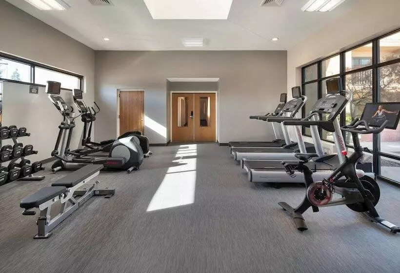 酒店 Courtyard By Marriott Bakersfield