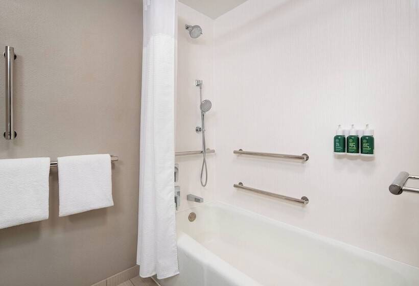 Отель Courtyard By Marriott Bakersfield