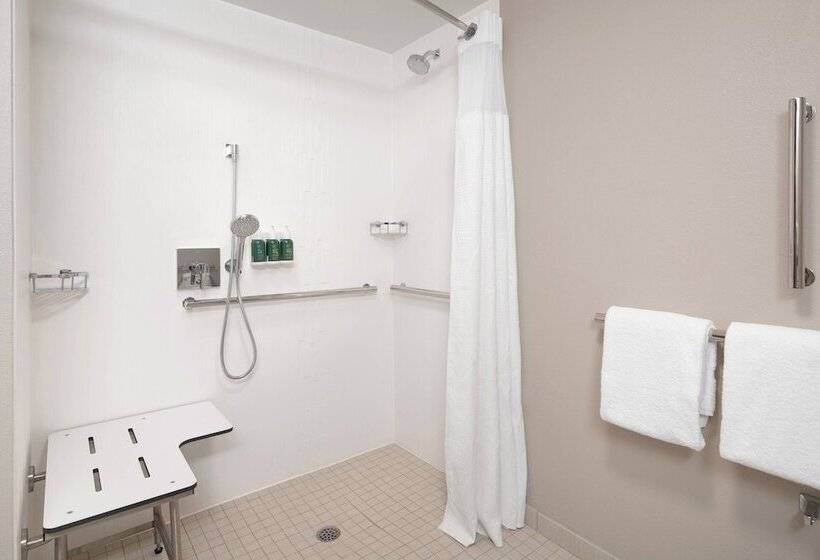 Отель Courtyard By Marriott Bakersfield