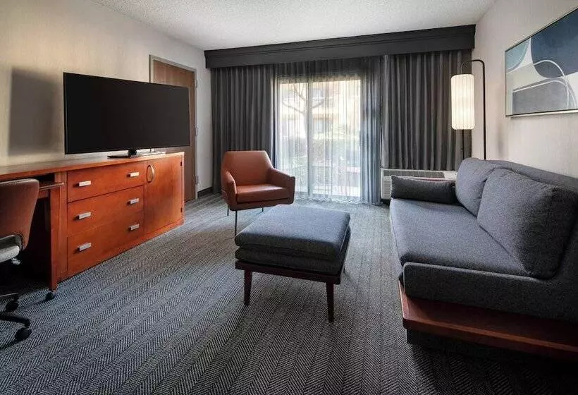 酒店 Courtyard By Marriott Bakersfield