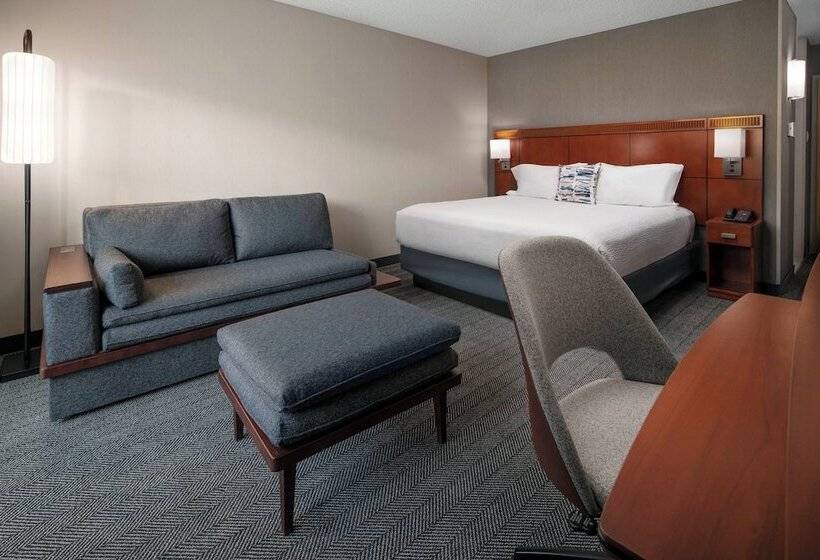 Отель Courtyard By Marriott Bakersfield