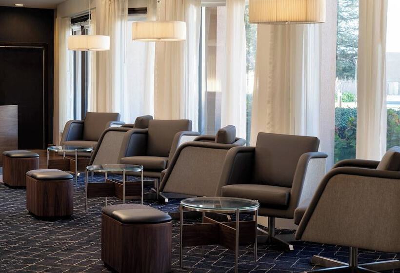 Отель Courtyard By Marriott Bakersfield