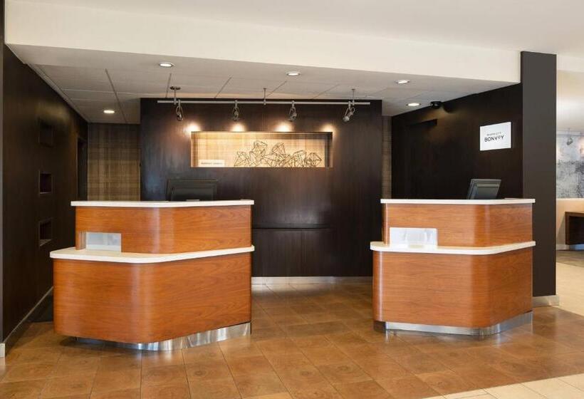 هتل Courtyard By Marriott Fresno