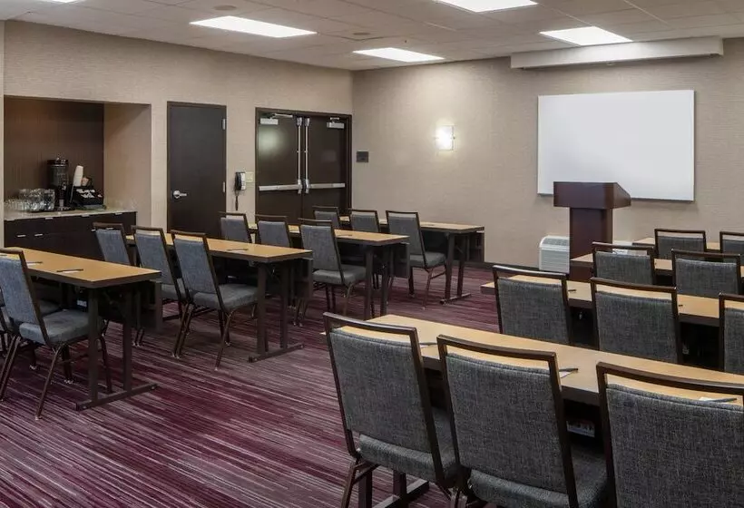 ホテル Courtyard By Marriott Nashville Airport