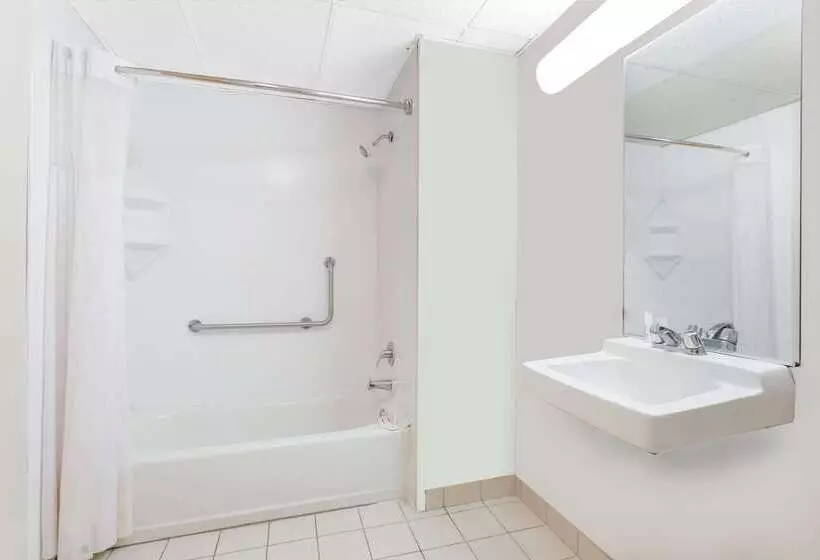 Отель Days Inn By Wyndham Augusta Wheeler Road