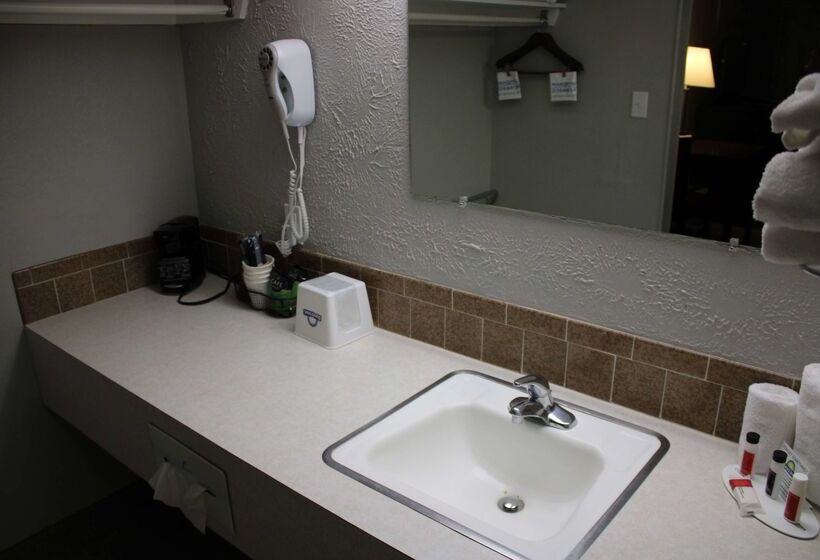 هتل Days Inn By Wyndham Hays