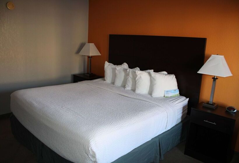 هتل Days Inn By Wyndham Hays