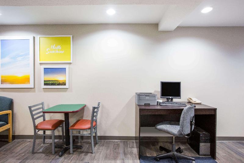 هتل Days Inn By Wyndham Hays