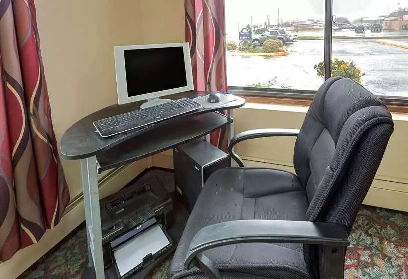 בית מלון כפרי Days Inn By Wyndham Winona