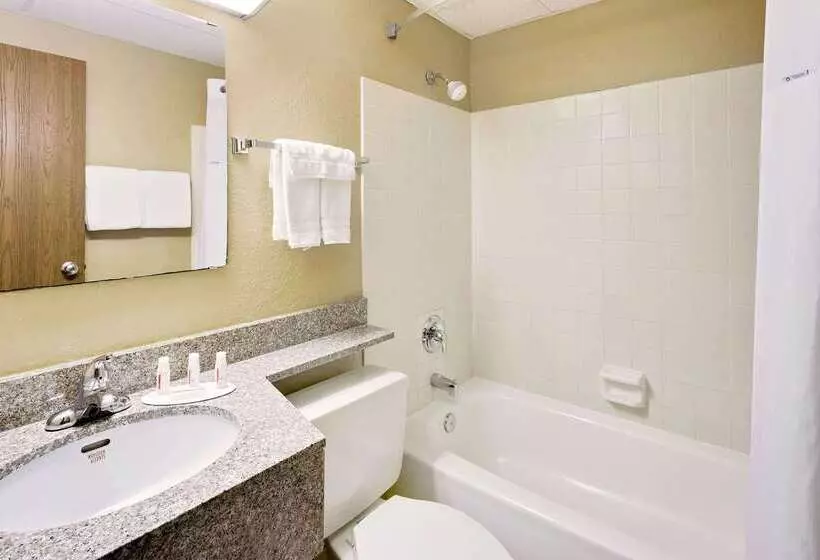 בית מלון כפרי Days Inn By Wyndham Winona