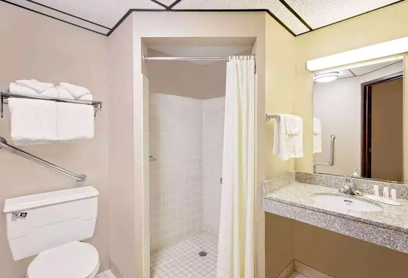 בית מלון כפרי Days Inn By Wyndham Winona