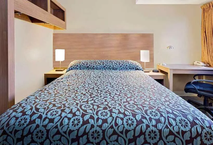 בית מלון כפרי Days Inn By Wyndham Winona