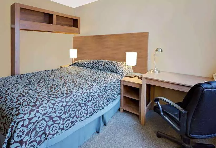 בית מלון כפרי Days Inn By Wyndham Winona