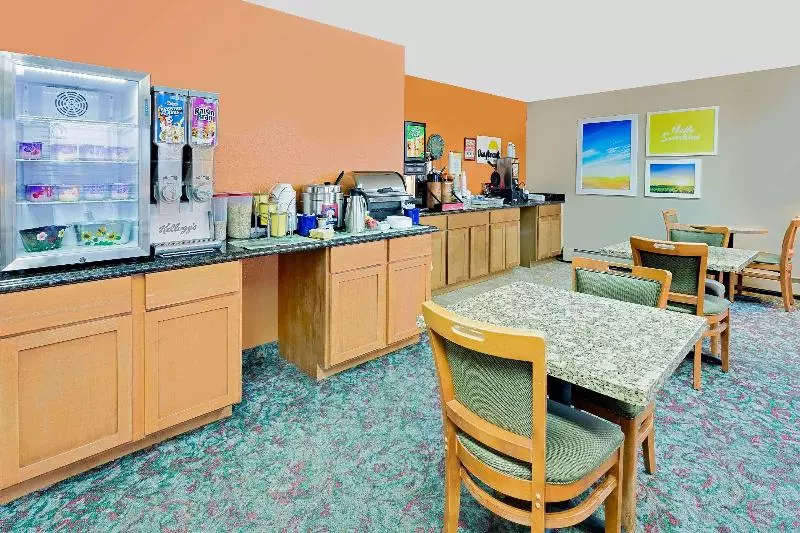 בית מלון כפרי Days Inn By Wyndham Winona