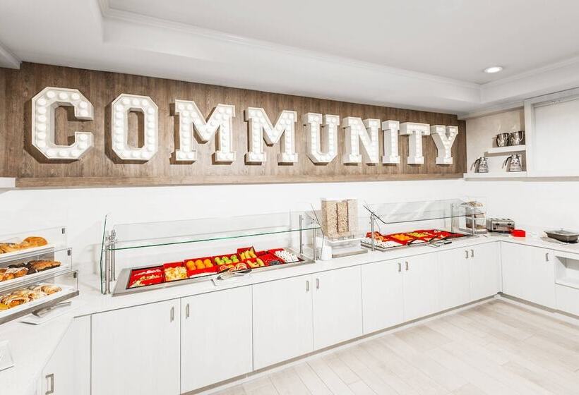 Delta Hotels By Marriott Orlando Lake Buena Vista