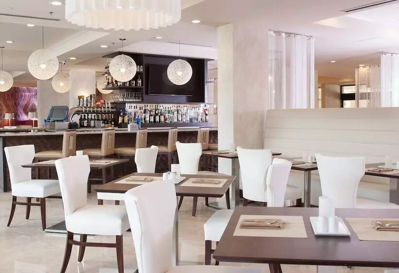 Delta Hotels By Marriott Orlando Lake Buena Vista