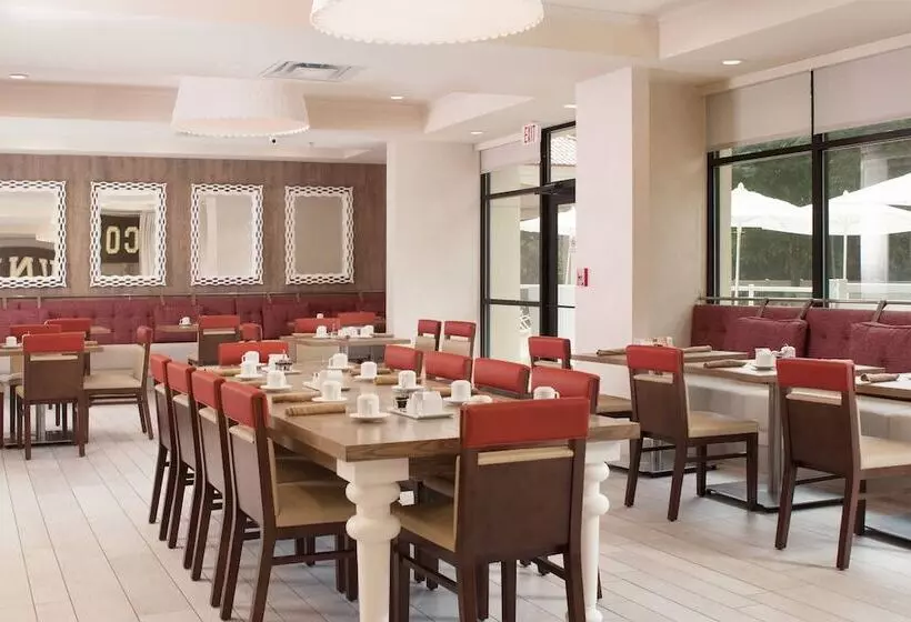 Delta Hotels By Marriott Orlando Lake Buena Vista