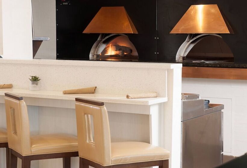 Delta Hotels By Marriott Orlando Lake Buena Vista