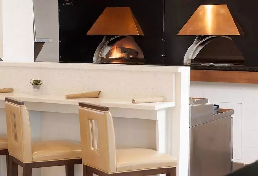 Delta Hotels By Marriott Orlando Lake Buena Vista