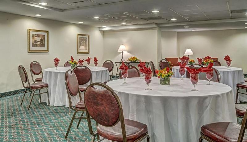 هتل Fairfield Inn & Suites By Marriott Alexandria West/mark Center