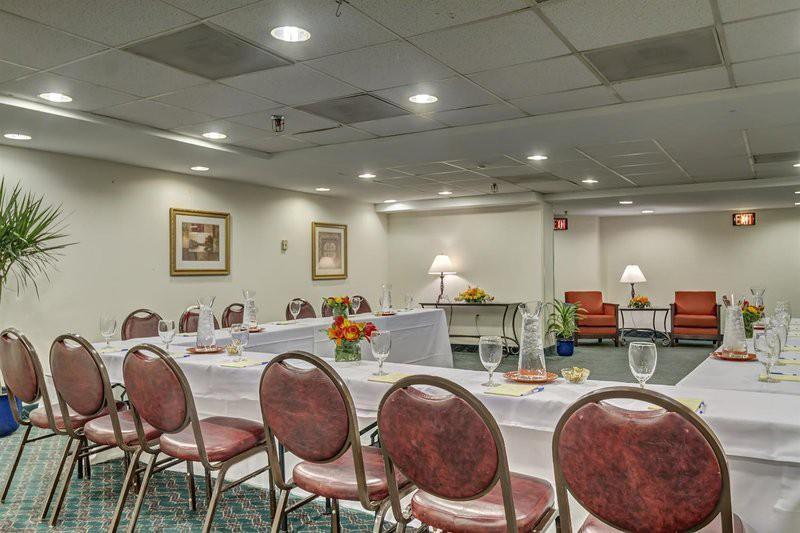 هتل Fairfield Inn & Suites By Marriott Alexandria West/mark Center