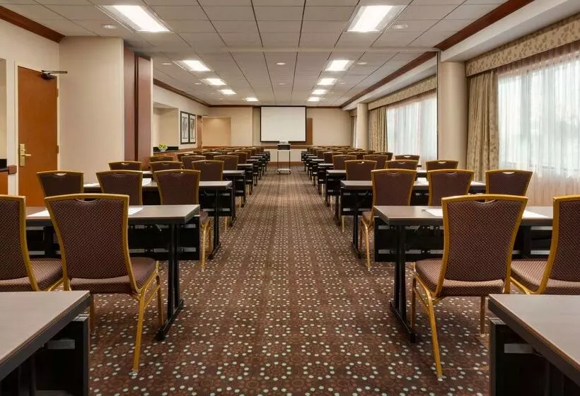 Отель Hampton Inn Denver West Federal Center