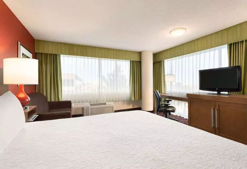 Отель Hampton Inn Denver West Federal Center