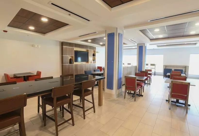 Holiday Inn Express Hotel & Suites Richwood   Cincinnati South, An Ihg