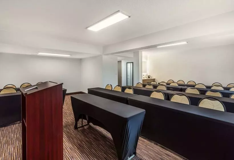 בית מלון כפרי Quality Inn Asheboro South