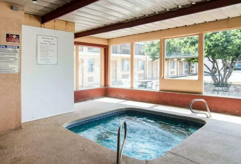 호텔 Quality Inn & Suites