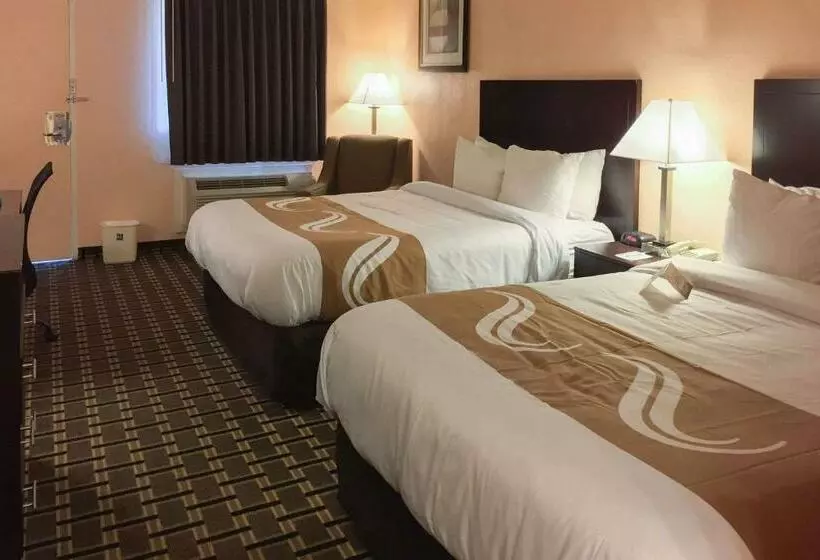 호텔 Quality Inn & Suites