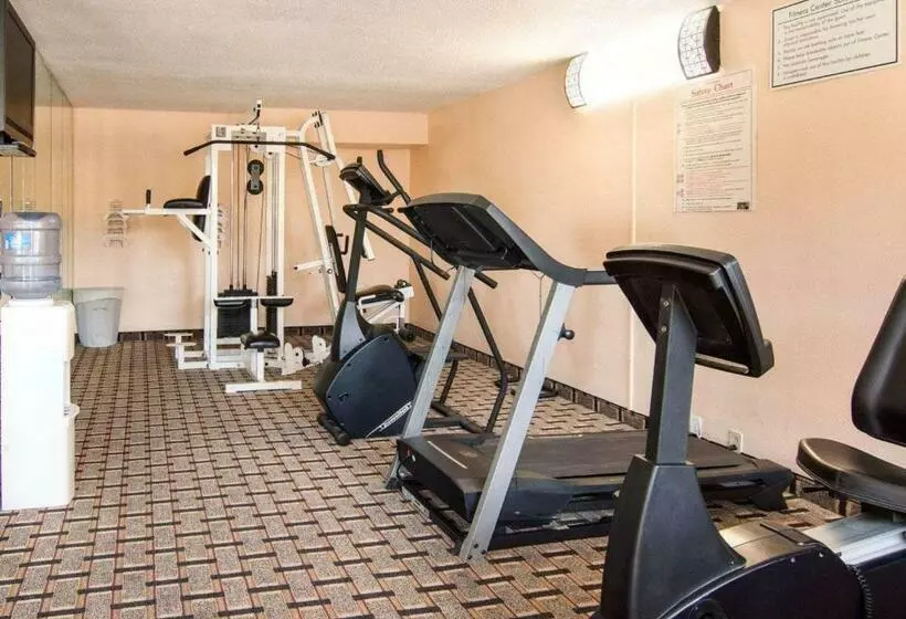 호텔 Quality Inn & Suites