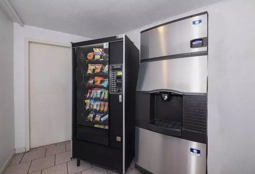 فندق Red Roof Inn & Suites Cornelius   Lake Norman