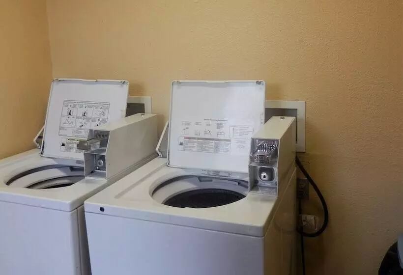 فندق Red Roof Inn & Suites Cornelius   Lake Norman