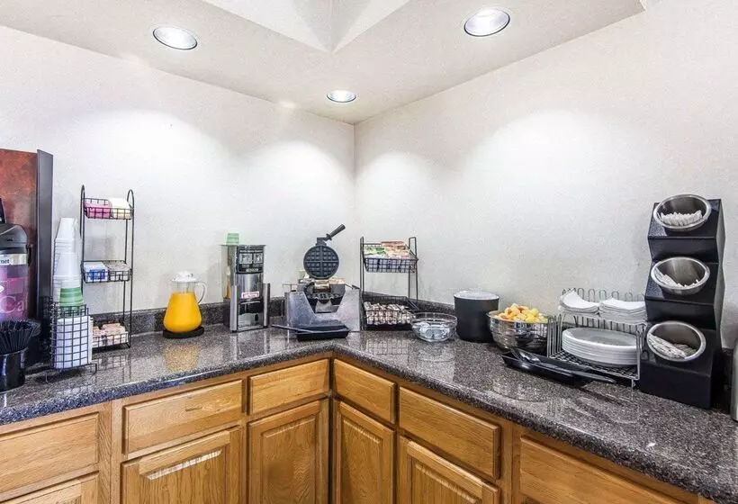 فندق Rodeway Inn