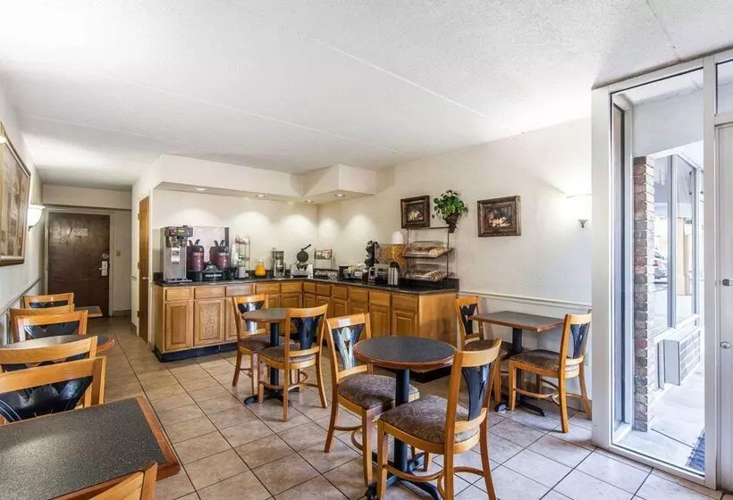 فندق Rodeway Inn