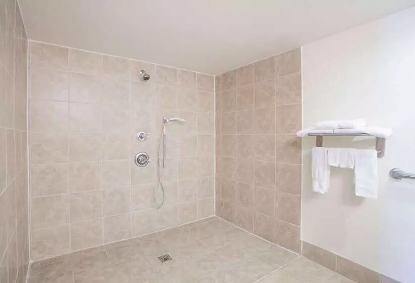 Отель Super 8 By Wyndham Augusta