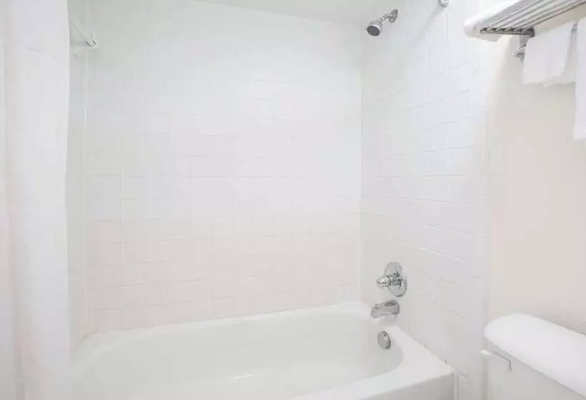 Отель Super 8 By Wyndham Augusta