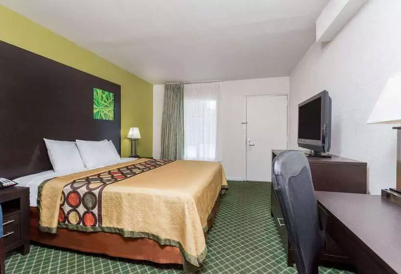 Отель Super 8 By Wyndham Augusta