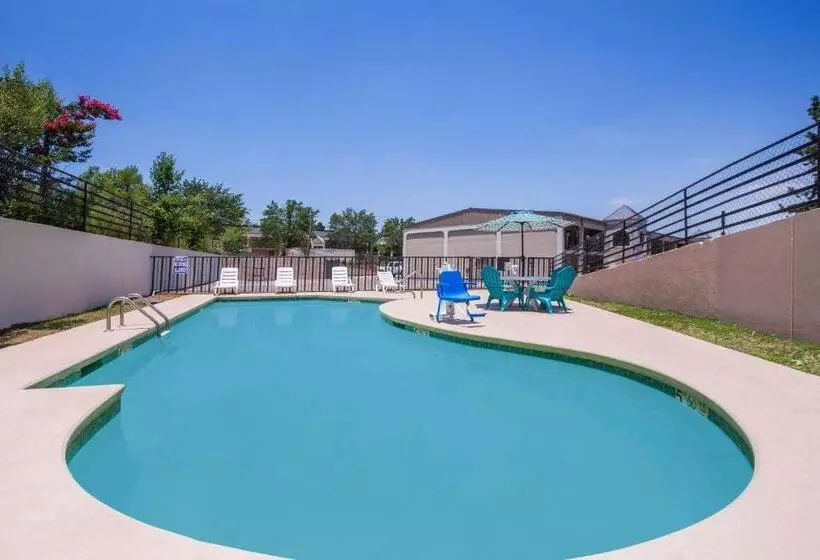 Отель Super 8 By Wyndham Augusta