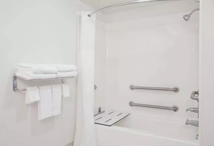 Отель Super 8 By Wyndham Augusta