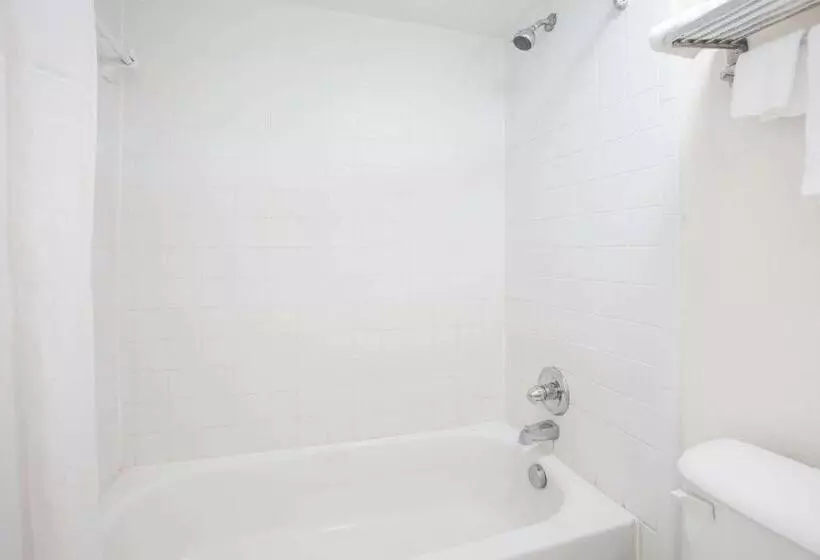 Отель Super 8 By Wyndham Augusta