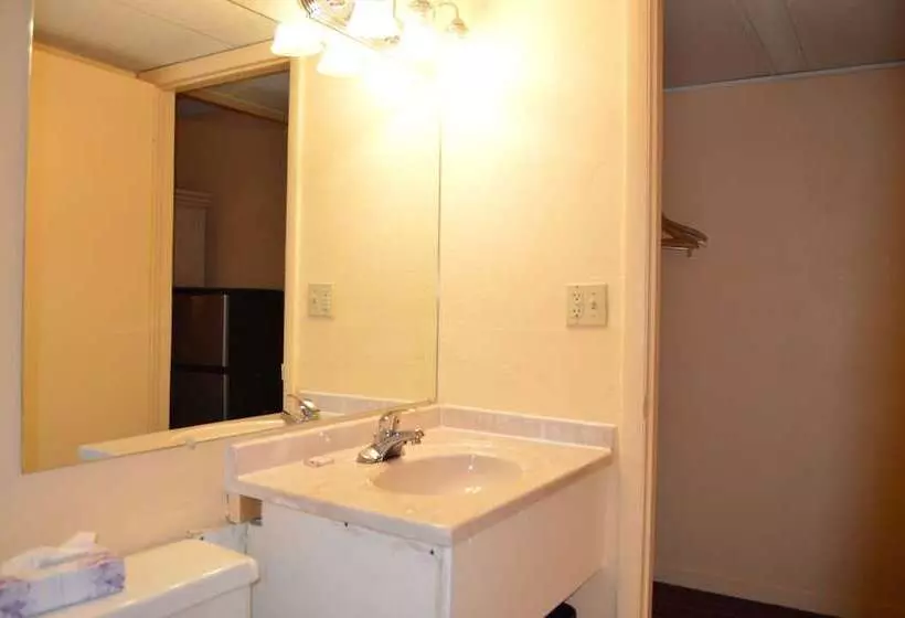 Отель Travelers Inn