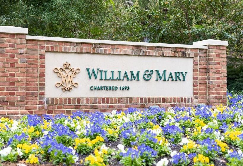 فندق Williamsburg Suites