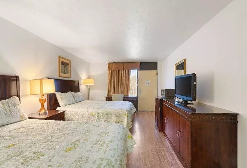 酒店 Williamsburg Suites