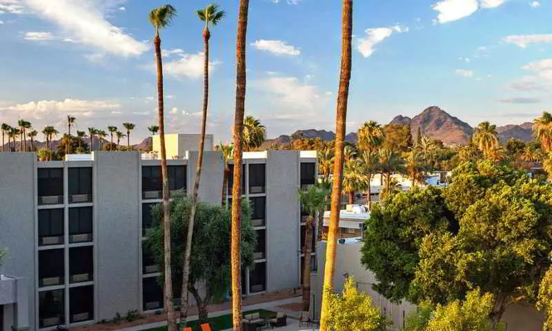 Hotel 502