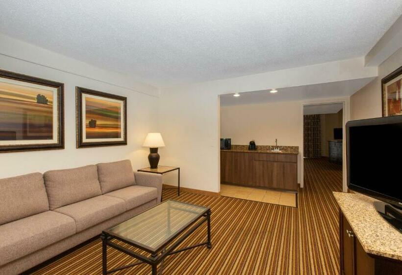 هتل Aksarben Suites, A Trademark Collection