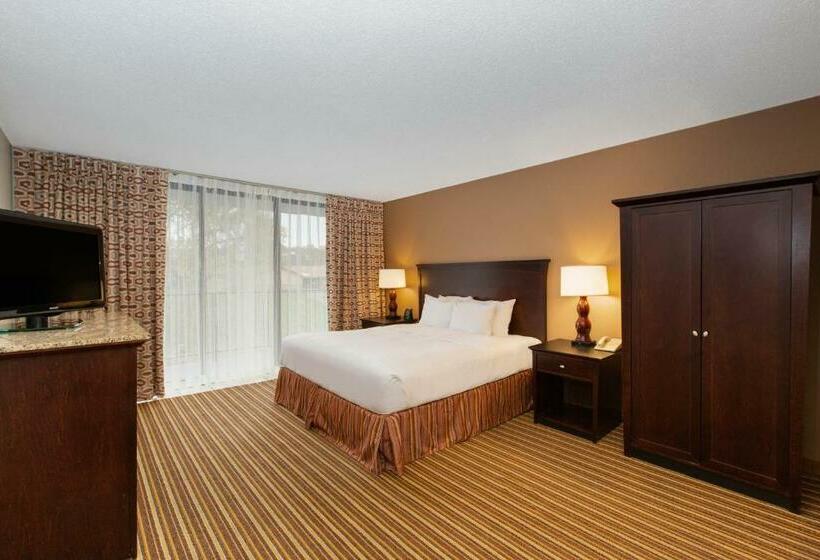 هتل Aksarben Suites, A Trademark Collection